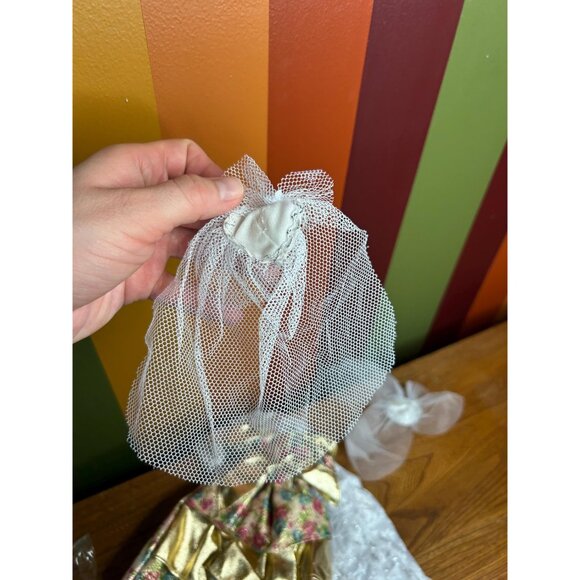 1990s vintage Barbie 2 gowns dresses and assesories clothes collectable - Picture 3 of 4